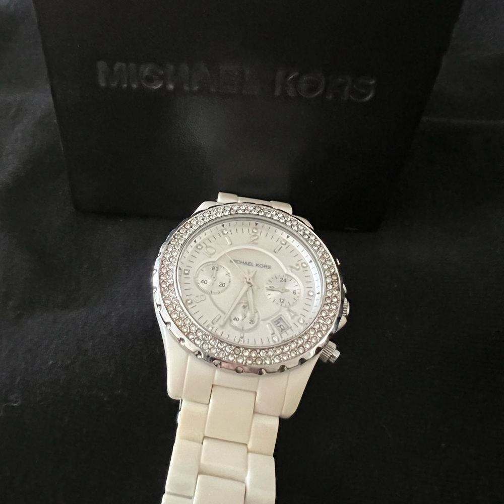 Michael Kors white watch - Picture 2 of 4